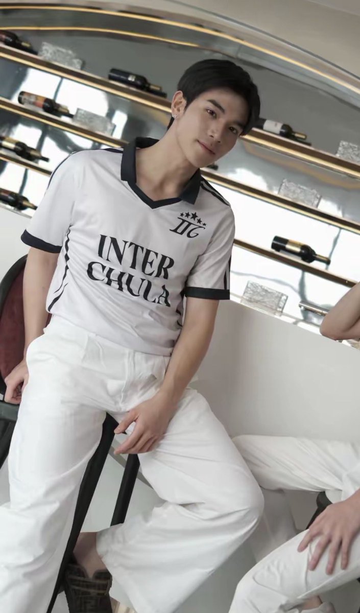 เจอพี่ตากล้องเขาลงรูปตอนโฟ้ดถ่ายแบบเสื้ออินเตอร์จุฬาอะ หล่ออมากพี่นิติ อินเตอร์

#Fourthnattawat #โฟร์ทณัฐวรรธน์