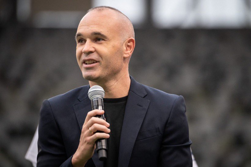 UTDAlex8's tweet photo. 🚨Andres Iniesta on Paul Scholes: 

“One day in La Masia, Rijkaard walked in and said,
‘Today we don’t train, we are going to watch a DVD’.

We sat for 3 hours watching Scholes highlights. It was the best day of my life. I, Xavi, Ronaldinho and a young Messi were in awe of him.

It was then that I decided to call my first-born child Paul (Paolo). He’s 5 now, and every time I look at him, I remember that day in La Masia.”