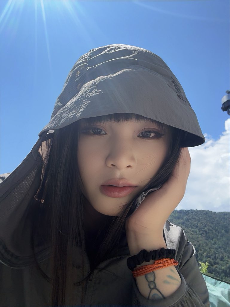 Zzzbo9's tweet photo. 晒太阳 https://t.co/VajjozuP0V