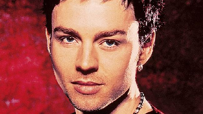 Dion_PGD's tweet photo. #OnThisDay | 08/05/1972

Hoje é o aniversário do Darren Hayes.
Nosso querido ex-integrante do Savage Garden está completando 54 anos.

Parabéns, Darren!

#SavageGarden #DarrenHayes #BlackOutTheSun #IKnewILovedYou #TrulyMadlyDeeply #Affirmation #Insatiable #SoBeautiful https://t.co/bA7V9YO3Lo