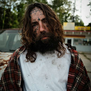 🚨 Scrim, rapper da dupla $uicideboy$, está desafiando o padrão atual da indústria com o anúncio do seu novo álbum “Runaway”, que terá impressionantes 3 horas e 12 minutos de duração

O projeto aposta em faixas longas, muitas passando dos cinco minutos, indo na contramão da