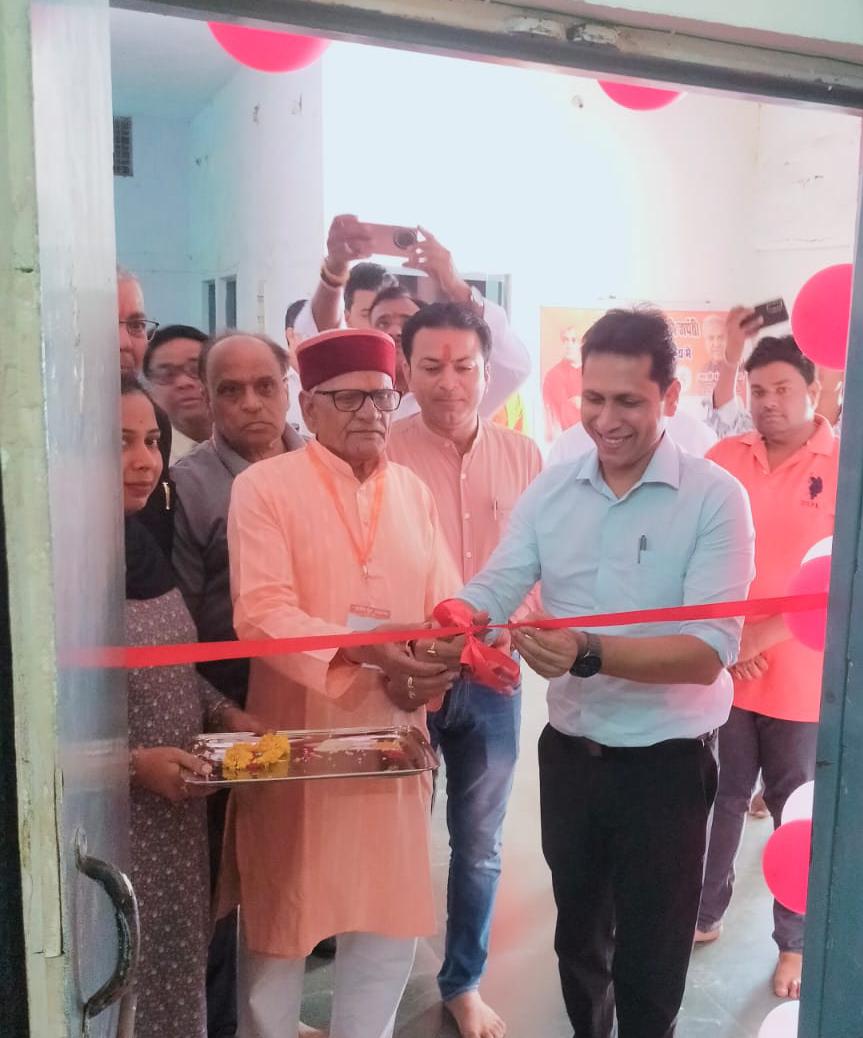 CDatia's tweet photo. विश्व रेडक्रॉस डे पर वरिष्ठ नागरिकों को मिला अपनापन और सम्मान का नया ठिकाना

कलेक्टर श्री स्वप्निल वानखड़े ने आज विश्व रेडक्रॉस डे के अवसर पर रेडक्रॉस भवन, सीतासागर के पास स्थापित “आनंद घर डे-केयर सेंटर” का फीता काटकर शुभारंभ किया।

#दतिया #Collectordatia  #datia https://t.co/2juOCl3bIE