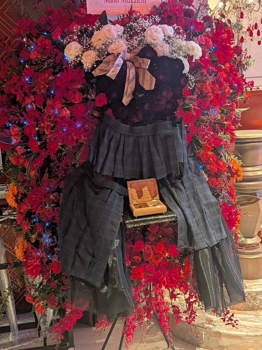 emy_emy_on's tweet photo. 4/30
卒業公演
下手2列目左から2席目
ビンゴ運に恵まれ良席

コレで最後とは実感湧かないままに終演まで。

コレにてどっぷり10年浸かったAKBオタクライフは一区切り。

ゆるっと自分のペースで関わっていければと思います。 https://t.co/tY1HOAY9DB