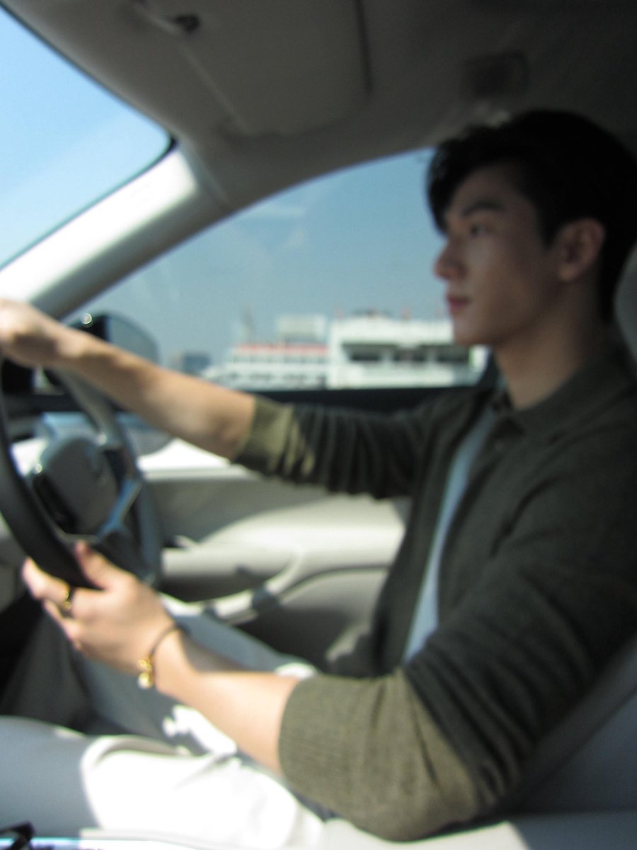 ม่องเบี้ยว tweet media