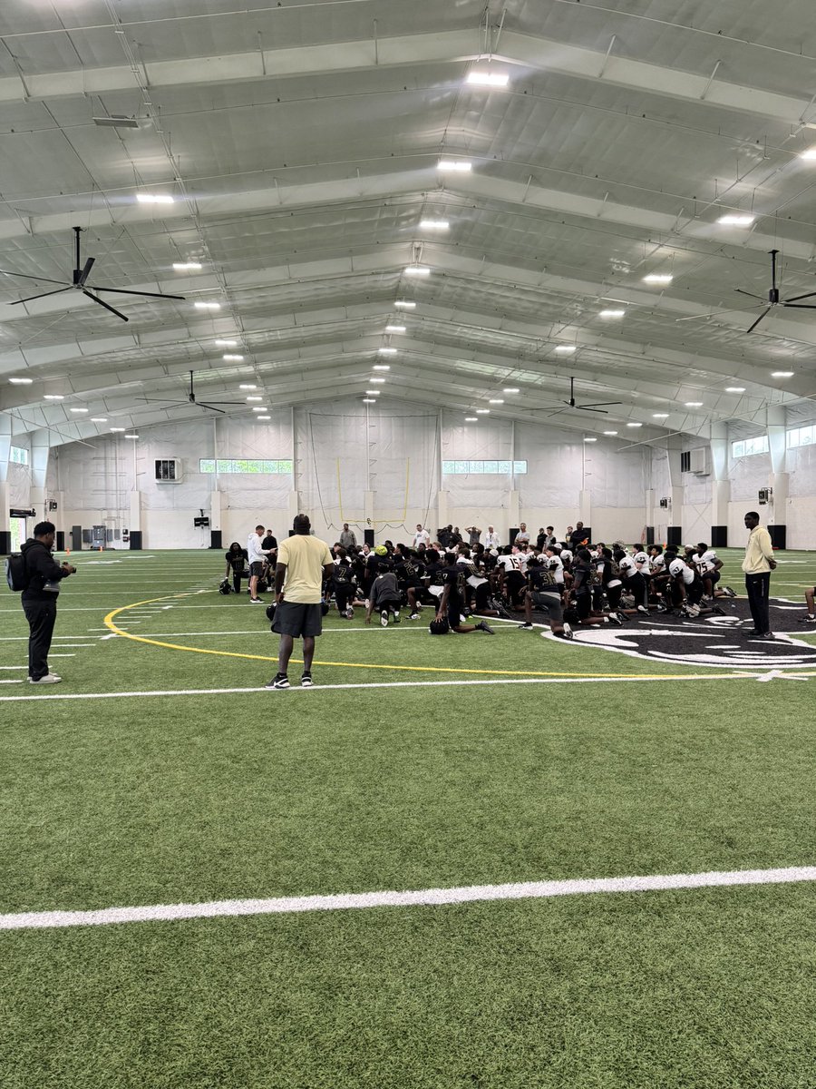 Coachkddawson's tweet photo. Thank you @CoachHoon &amp; @CCPackersFball for having me today!!! Went from Playing and winning State + National Championship with these guys; Now to recruiting back where it all started! #NoPlaceLikeHome #ColquittCounty https://t.co/fZop5NvEaK