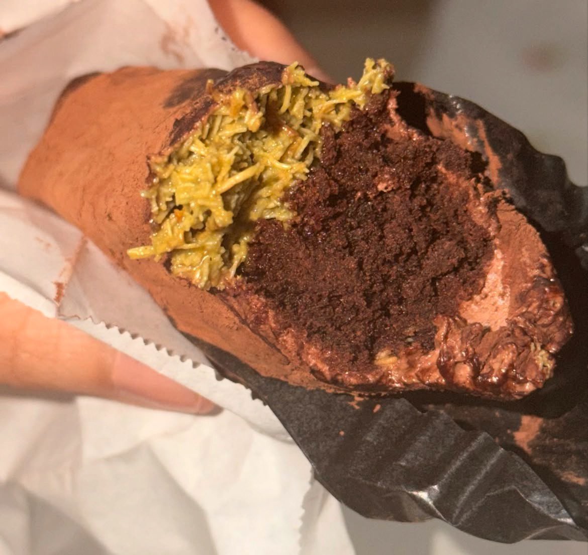 graicee16's tweet photo. mau self reward?! mending cobain Golden dubai choco brownienya yg ini plisss enakkkk bangettt no debatttt😩🫵🏻❤️ https://t.co/9r4C2Cly7q
