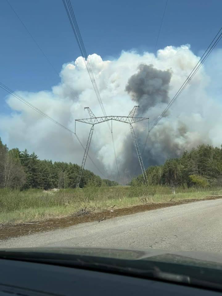 alternative_war's tweet photo. ☢️ As of 17:30, the level of gamma radiation is within normal limits throughout the country

The elimination of a large-scale fire in the Chernobyl Exclusion Zone is still ongoing. https://t.co/4yw4OIWPKr