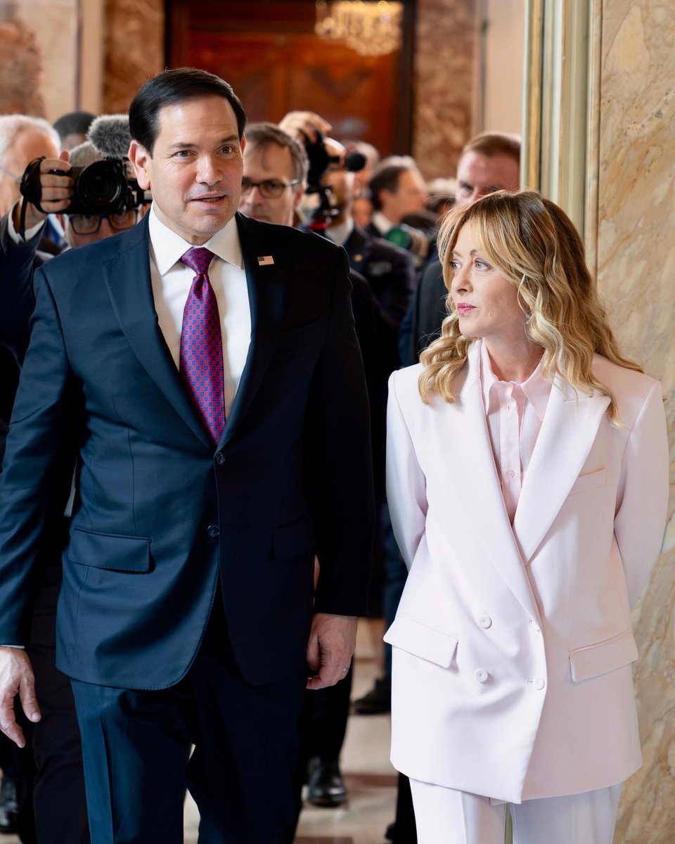 Ho ricevuto oggi con piacere il Segretario di Stato americano Marco Rubio a Palazzo Chigi. Abbiamo avuto un ampio e costruttivo confronto, durante il quale abbiamo affrontato numerose questioni, dai rapporti bilaterali tra Italia e Stati Uniti fino alle principali questioni