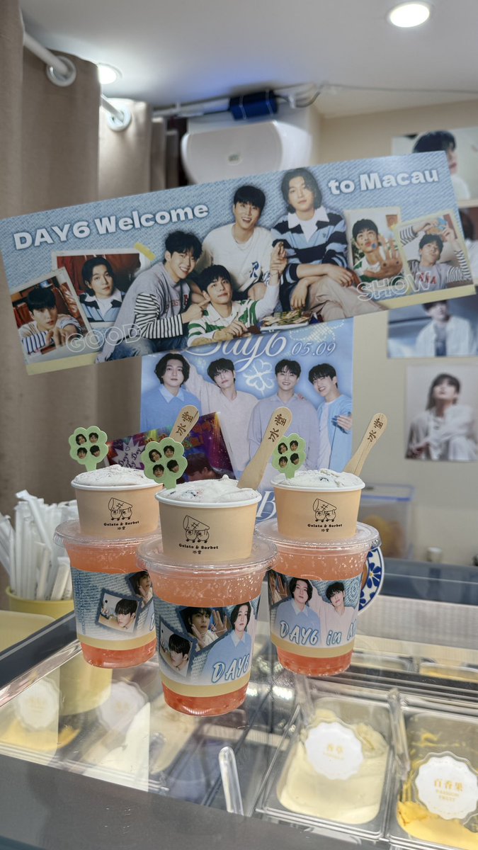 arashuuua's tweet photo. found a day6 cse while walking around to find dinner 😌 https://t.co/3fWD4nKvvx