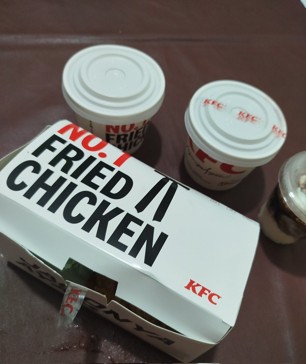 dek_ucil's tweet photo. @madepp8 @ayin230 @pasifisstate Makan dulu aja, gak usah ribut harga ayam 38rb/kg,beli ayam @kfc sepotong 24rb atau bisa beli paket murahnya jg banyak🤣🤣 https://t.co/RB0MDcBmM8