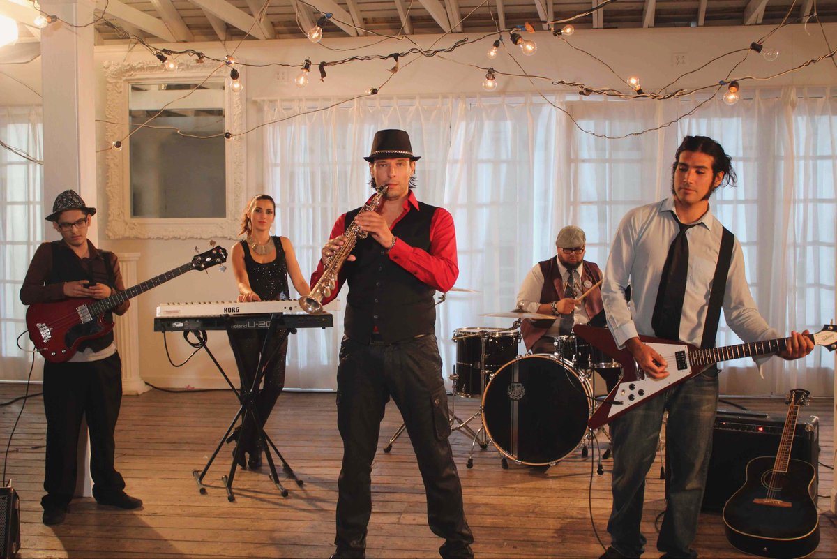 jorgemalinowski's tweet photo. Lovers at Midnight song band for the clip. @jorgemalinowski @jordysax #music #saxophone #miami #lovers #goodtimes https://t.co/2cYO9Ckc83