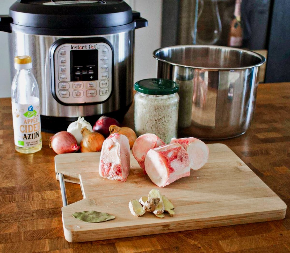 Leona tweet media