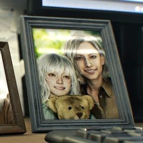 tô vendo muitos surtando com esse ursinho atrás da grace como se fosse um indício da ada. gente? esse urso é da emily 😭