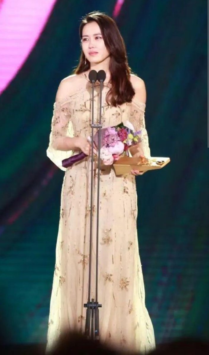 SamYeJin11's tweet photo. 3 beaksang best actress award is not bad right? #sonyejin 🫶🏻 https://t.co/mEflOthNBu