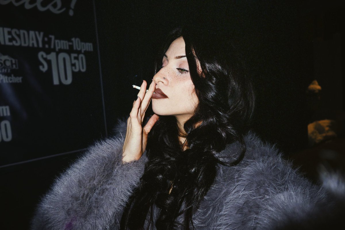 HOOCHIEANA's tweet photo. 🚬 https://t.co/JHm5t9WkP2