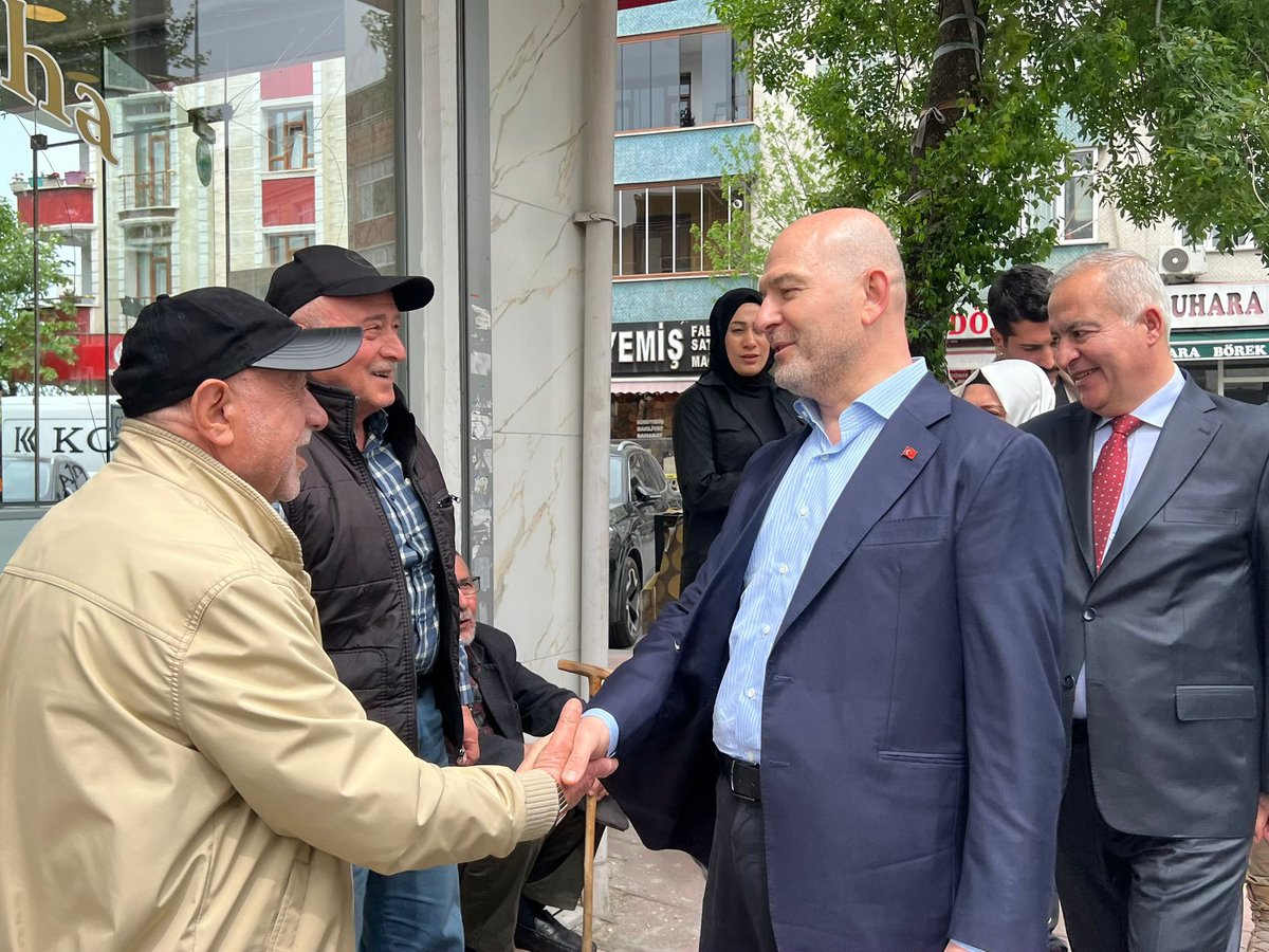 Gaziosmanpaşa Kazım Karabekir Mahallemizde, İlçe Başkanımız Sn. İsmail Ergüneş ile birlikte bizleri hanelerinde misafir eden kıymetli hemşehrilerimize gönülden teşekkür ediyorum. Muhabbetleri, samimiyetleri ve hoş sohbetleri bizlere güç verdi.