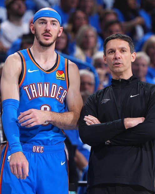ThunderChats's tweet photo. I promise you he could care less buddy lol he’s home where he belongs https://t.co/7InaxUFTbX