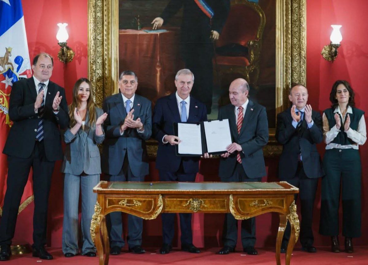 🚨 Con 8 votos a favor 4 en contra y una abstención la Comisión de Hacienda de la Cámara de Diputados aprueba en general el Plan de reconstrucción del gobierno.

💥Para los Zurdos en su totalidad calladitos más bonitos...