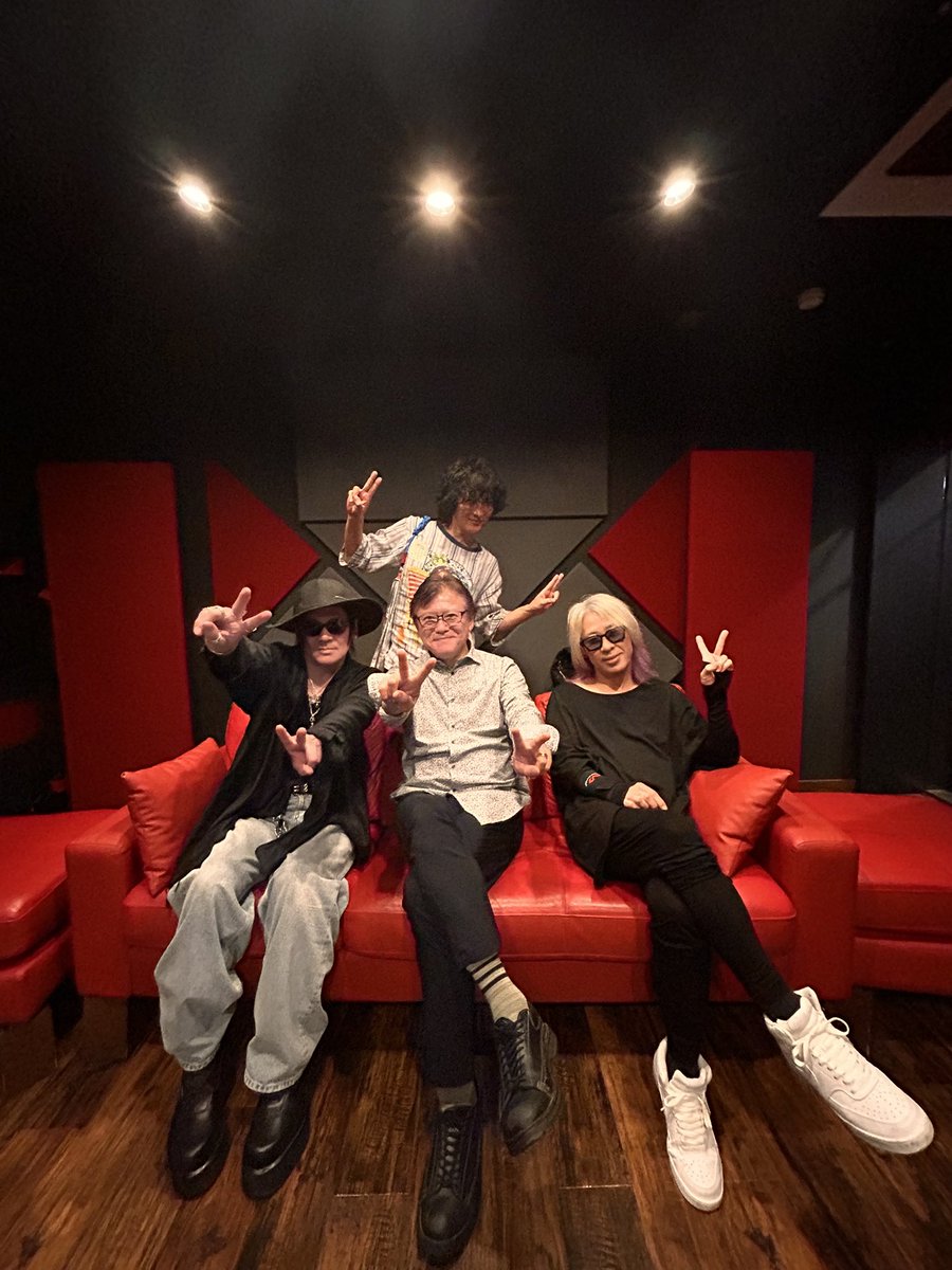 110akito's tweet photo. 6/15配信のコモンセンスと
6/19無料配布のTSDGB2026音源のマスタリングをしました。
今回は録りは順調でしたが。
ミックスやらですごく悩みまして。
時間もすごく掛かりました。
勉強になりました。
少しでも多くの人に聴いて欲しい。
時間はどんどん過ぎていってしまうから。
いろいろ忘れないでいて欲しいなと思います。