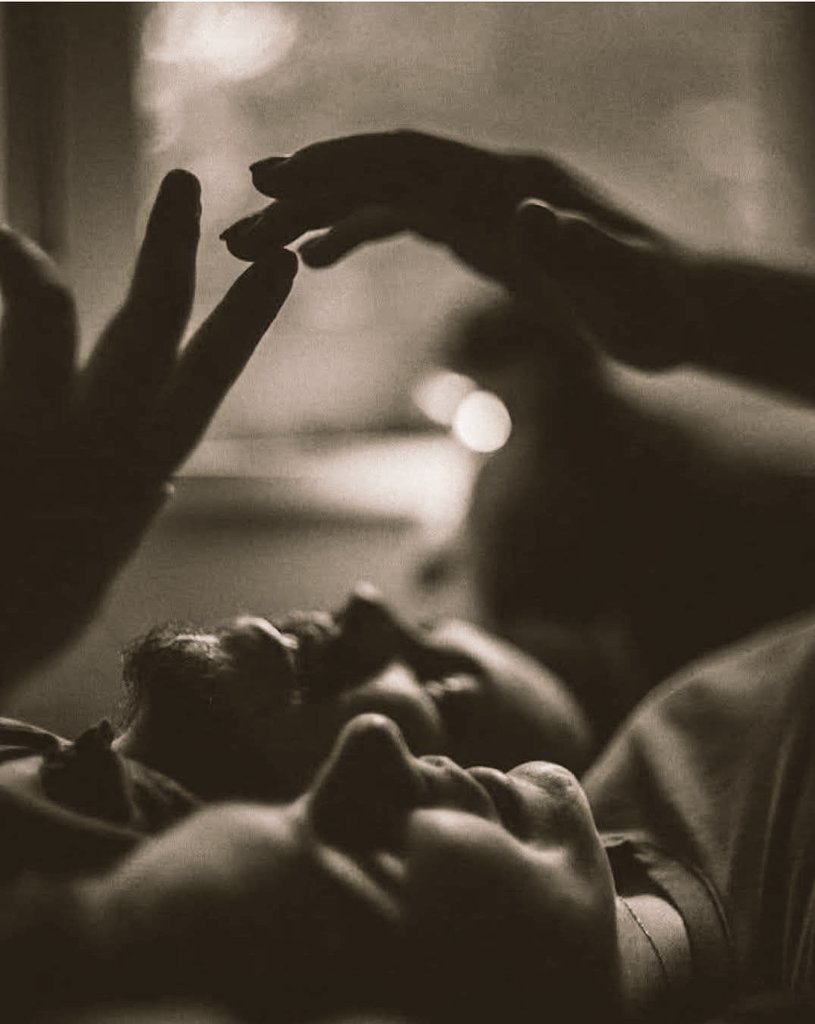 "Si pudiera...  haría un mundo 
       bueno para ti; te llevaría
   siempre en mis brazos para 
    que no te lastimara la vida".

                  ~Juan Rulfo