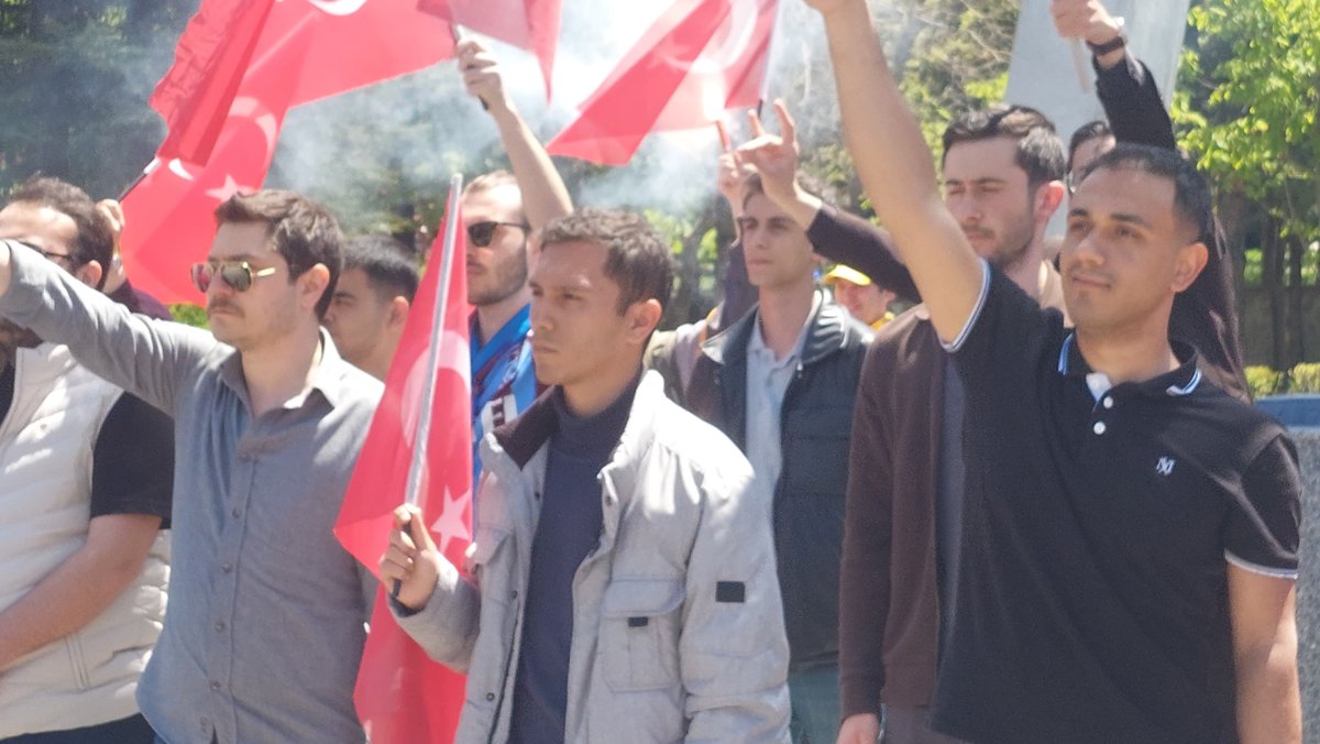 genclikbirligi's tweet photo. 📍Hacettepe Üniversitesi Beytepe Kampüsü

ODTÜ'de, Hacettepe'de ve tüm kampüslerde bölücü saldırgan çetelere karşı omuz omuzayız.

Türk bayrağı altındayız, Mustafa Kemal'in Askerleriyiz! 🇹🇷 https://t.co/vuXeajxoEk