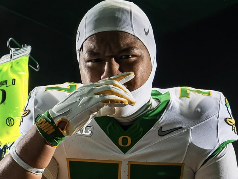 AndrewNemec's tweet photo. Oregon Ducks freshman OL Tommy Tofi is already drawing rave reviews. 
But he's always been that way.
Tofi is a ‘one-of-one’ and master of first impressions https://t.co/i97mUPlaNc https://t.co/nzTcFEZUQC