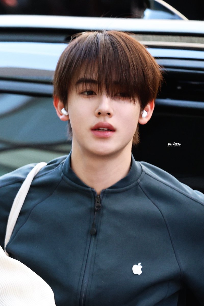 엄. tweet media