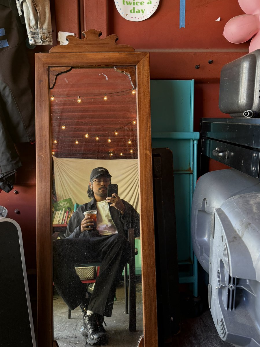 voyahuecomundo's tweet photo. exploring all the cafe’s in bushwick https://t.co/Q7iURvYOwz
