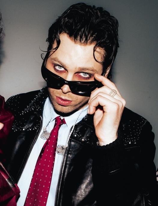 vampire luke tweet media