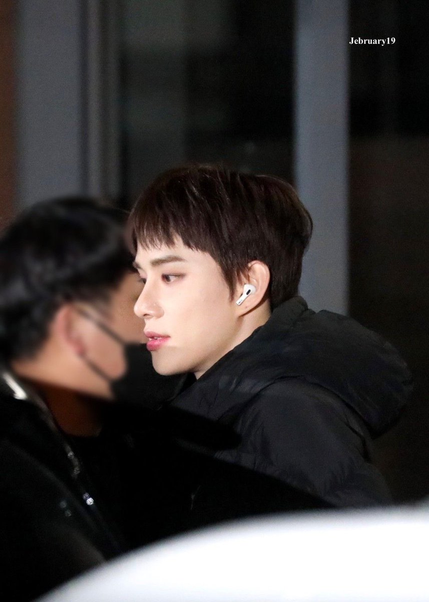 정우의 왼쪽얼굴 tweet media
