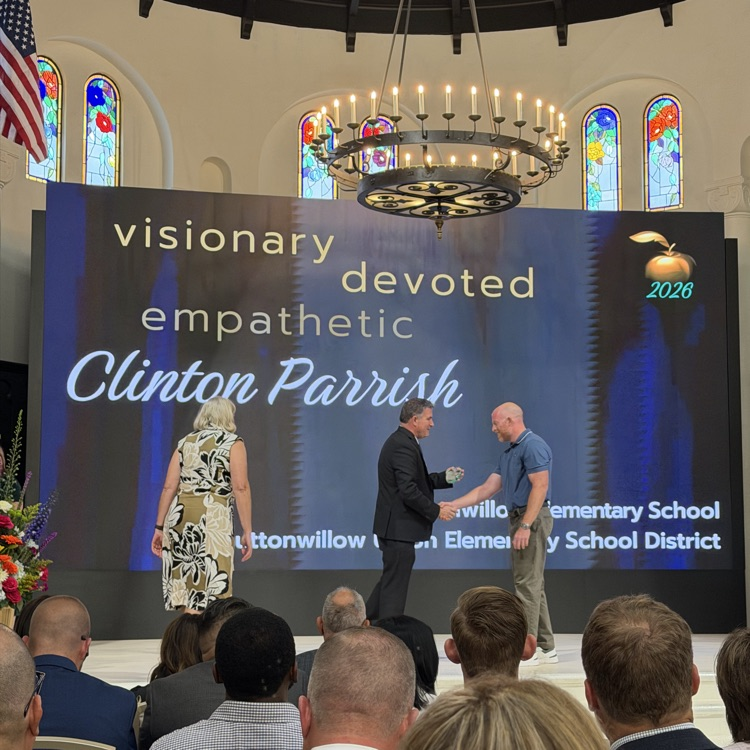 ButtonwillowUSD's tweet photo. Last night we had the opportunity to celebrate the Kern County Teacher's of the Year including our own Clinton Parrish representing Buttonwillow School. https://t.co/V8N2Hd4s11