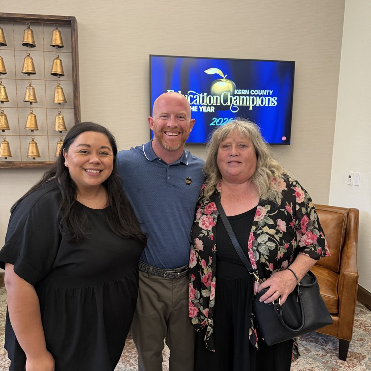 ButtonwillowUSD's tweet photo. Last night we had the opportunity to celebrate the Kern County Teacher's of the Year including our own Clinton Parrish representing Buttonwillow School. https://t.co/V8N2Hd4s11