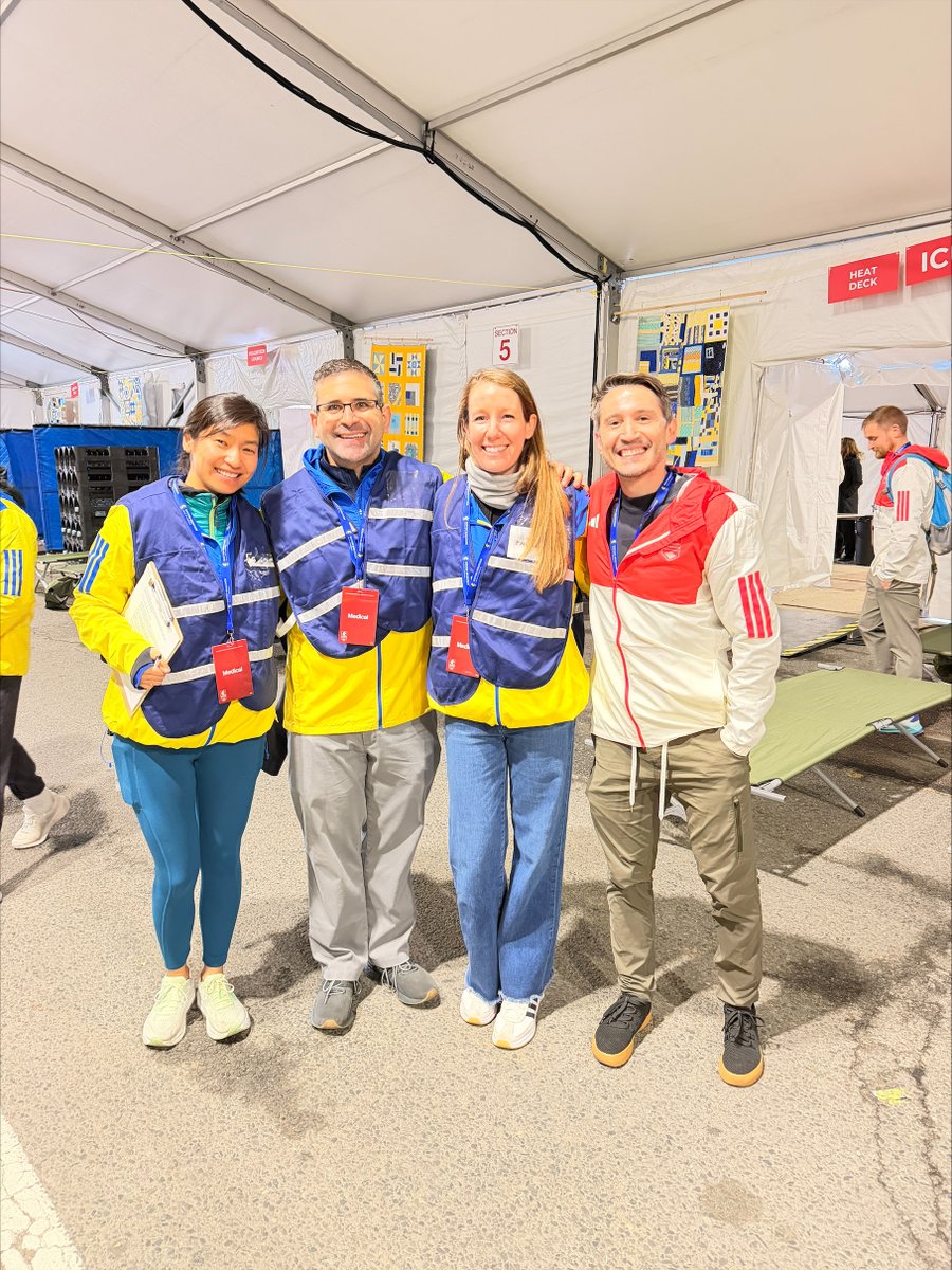 bch_anesthesia's tweet photo. Shoutout to some of our own who stepped up to volunteer at the Boston Marathon medical tent last month🏃‍♂️💙 Proud to support the runners and the incredible team keeping everyone safe out there! https://t.co/41vvjcEcBO