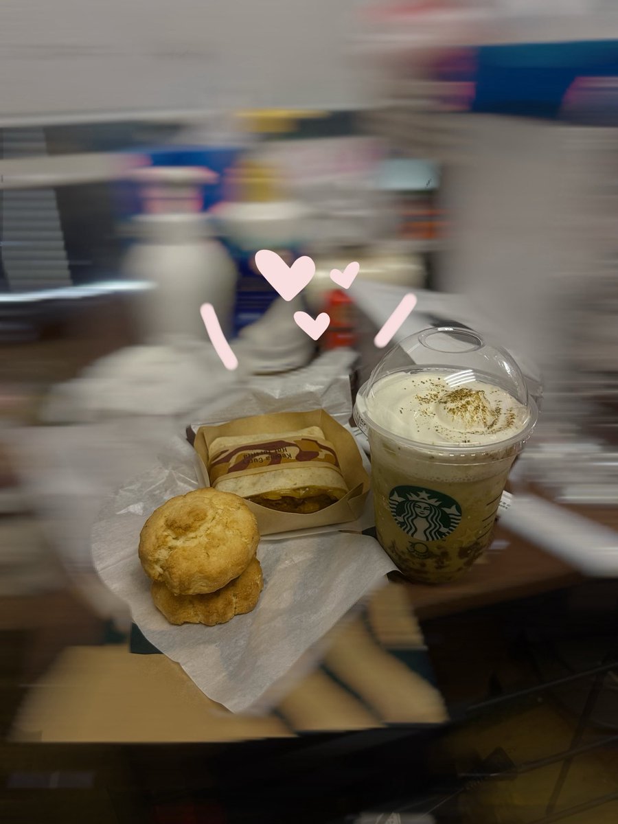 shu___chaaan's tweet photo. 昨日はしーたんにスタバ買ってきてもろて
一昨日はスタッフさんにファミチキ買ってきてもろたദ്ദി＞ᴗ＜)🎀✧
みんなやさしいだいちゅき！！♡ https://t.co/CGOt62nIL9