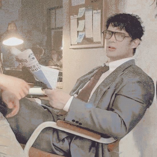 humanasanyone's tweet photo. Clark’s biceps are starting to 𝘣𝘶𝘭𝘨𝘦 out of his suit . . time for a wardrobe update. https://t.co/ZT4FEirkyo