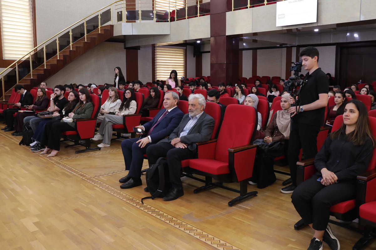 RectorBabayev's tweet photo. BDU Məzunlar Cəmiyyətinin növbəti seminarı süni intellekt və Böyük Dil Modellərinə (LLM) həsr olundu. Seminarda Universitetimizin məzunu texnika üzrə fəlsəfə doktoru, dosent Samir Rüstəmov maraqlı məruzə etdi.

Dünya şöhrətli alim Qərib Mürşüdovun rəhbərliyi ilə “Qlobal AI dövründə lokal intellekt: Böyük Dil Modellərinə yeni baxış” mövzusunda keçirilən seminarda süni intellekt texnologiyalarının inkişaf perspektivləri, milli dil modellərinin formalaşdırılması və bu sahədə insan kapitalının hazırlanmasının əhəmiyyəti ətrafında müzakirə aparıldı.

Məzunlarımızın beynəlxalq səviyyədə əldə etdikləri uğurlar və biliklərini yenidən BDU auditoriyalarına daşıması qürurvericidir. Belə görüşlər tələbələrimizin müasir texnologiyalar və innovasiyalarla daha yaxından tanış olmasına töhfə verir.