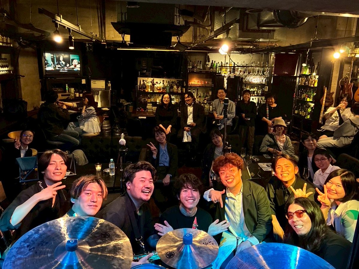 yuki_tamer's tweet photo. 今日…もう昨日？
大阪Bar Oneにてライブでした🎸
楽しかった…けど疲れた笑 https://t.co/9sVOtdIK4M