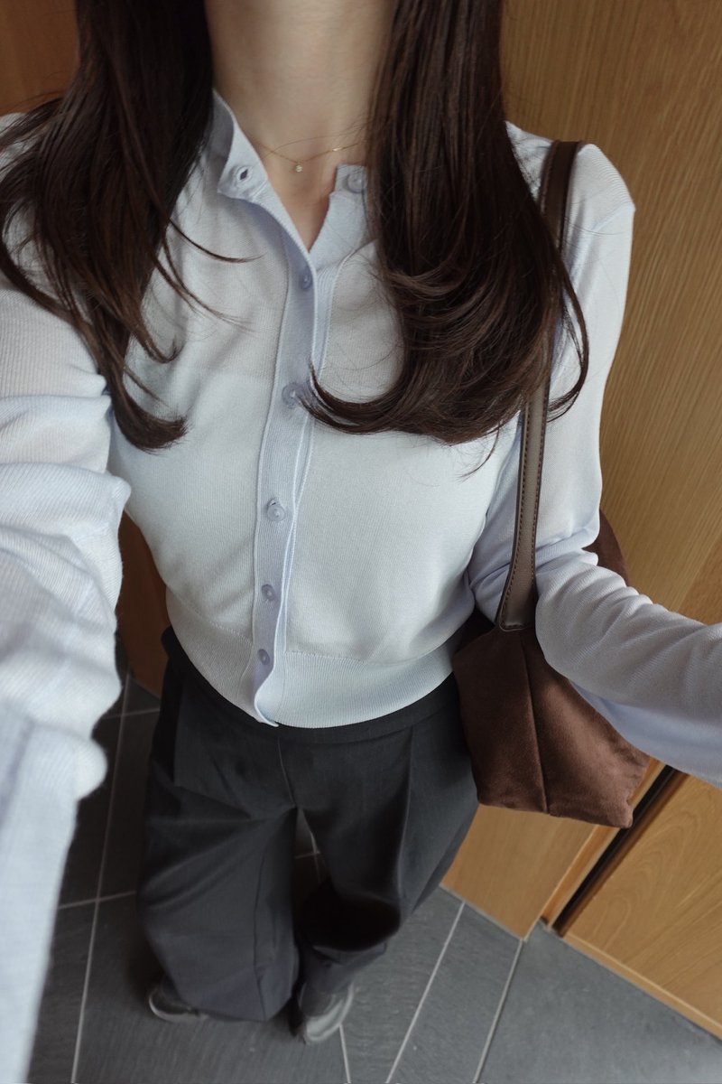 a_t_y317's tweet photo. ユニクロでシアーのショート丈カーディガンがある🩵めっっっちゃ可愛い🥹低身長に有り難すぎるサイズ感!155㎝でSサイズにしました😉しかも5/14まで1,990円で買える😭✨
 #pr #ユニクロ #UNIQLO #シンプルコーデ https://t.co/TM94kIjHSi