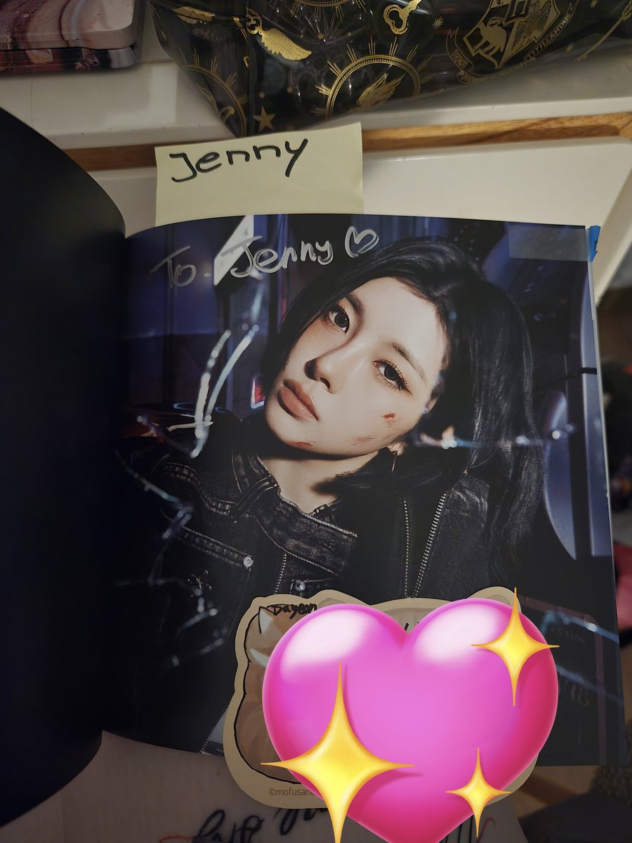 thewsnini's tweet photo. 케플러 다연 dayeon forgot ro sign my page at today's fansign 🥲❤️ 260508 https://t.co/hgiIcnwweH
