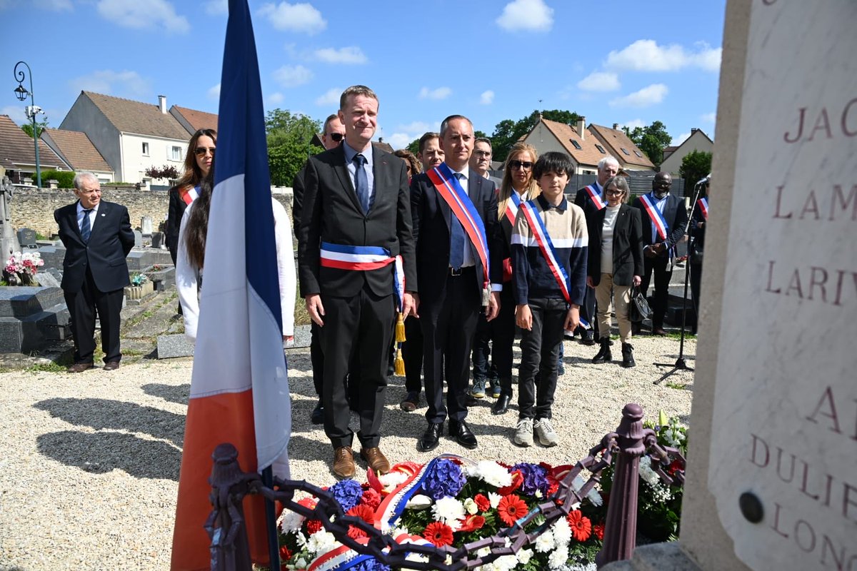 JPDugoinClement's tweet photo. 🇫🇷 Cérémonies de la victoire du #8mai1945 à @MennecyCom , Cerny, Vayres-sur-Essonne, Soisy-sur-École et au Coudray-Montceaux.
🗣️ Extrait du message officiel de la Ministre des Armées et des anciens combattants @CaVautrin : « Marc Bloch - historien, combattant de 14, volontaire à nouveau en 39, fusillé en juin 1944 - avait porté sur les responsables de la débâcle ce constat implacable : ils avaient « estimé très tôt naturel d’être battus »
❗️Rarement un message officiel n’aura eu autant de sens à l’heure où, comme ils l’ont fait à d’autres époques, les extrêmes se rejoignent dans une même admiration béate teintée d’un irrépressible sentiment de soumission devant des impérialisme qui ne visent qu’à effacer de l’histoire la France et de l’Europe.