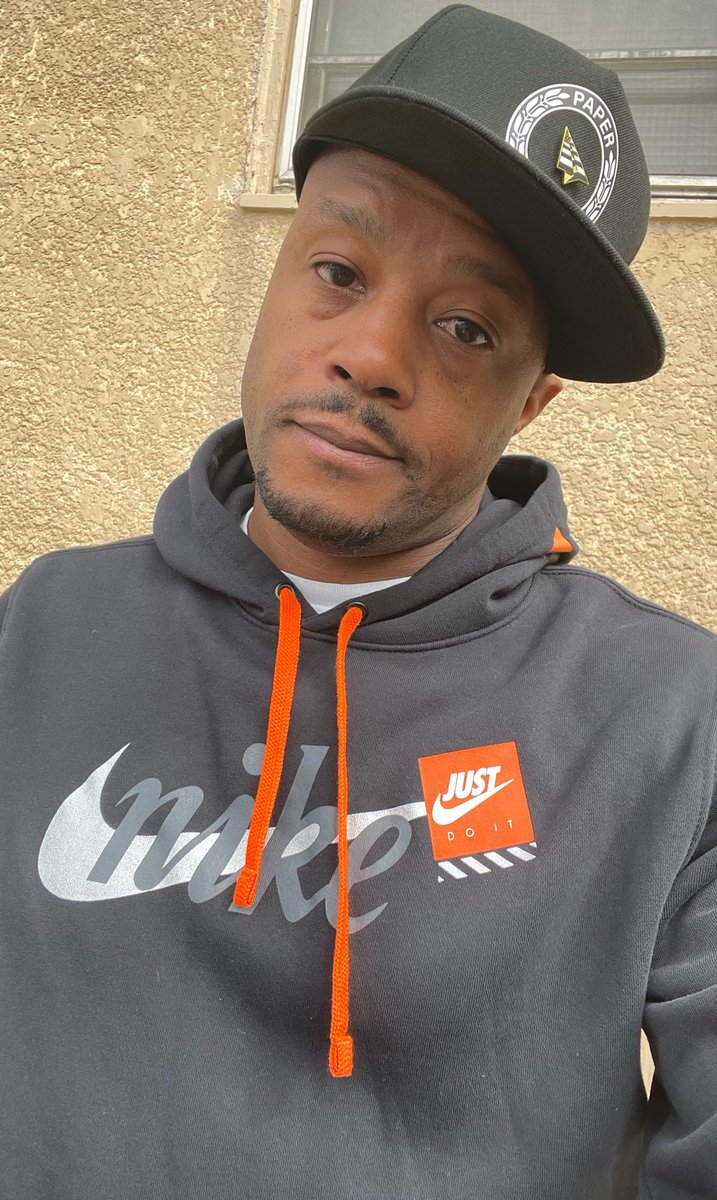 Not me in Air Max outside of #marchmaxness like I’ve normally done plenty of times before. But I seen a PAN have to subliminally say I don’t. I always #justdoit 

#kotd
#snkrskickcheck
#yoursneakersaredope 

<a href="/nikestore/">Nike.com</a> 

Nike Air Max 90 JUST DO IT