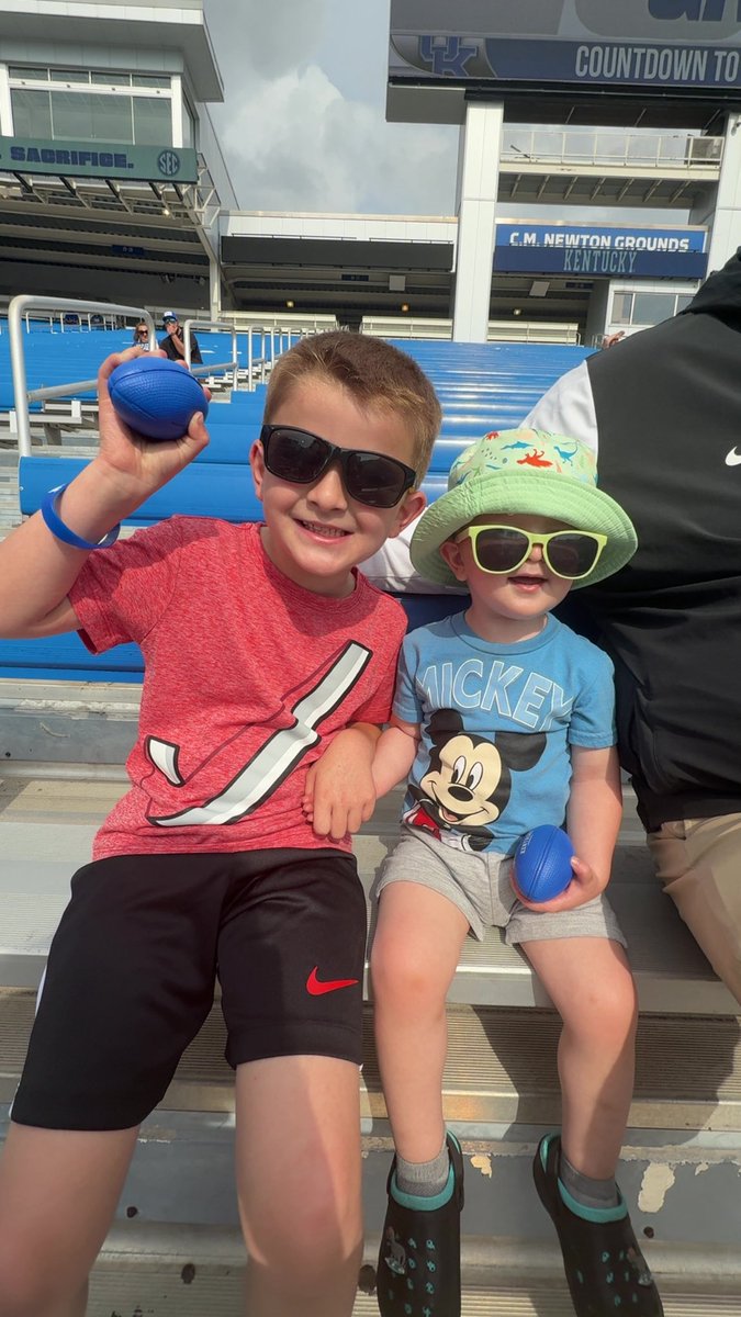 kwc55's tweet photo. Happy birthday to my sports loving little buddy #2 https://t.co/U56N08Mo44