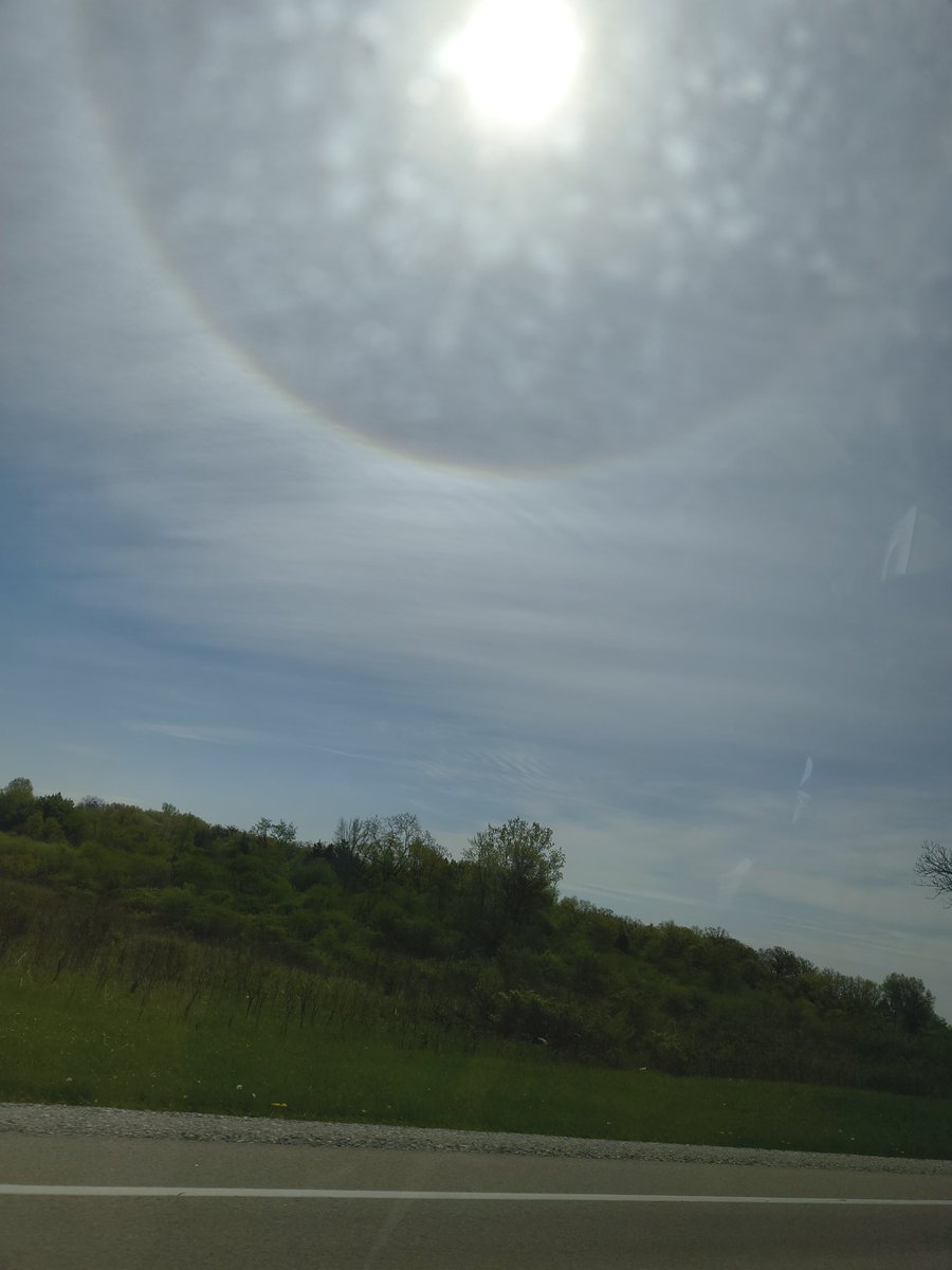 evan_gimbel's tweet photo. @Tom_Wachs @JustinTGee @CBS58Drew @RebeccaSchuld @NWSMilwaukee @SamKuffelWx @JasonDunning 
Sun dog view isn't this pretty https://t.co/9ukQuaGTI6