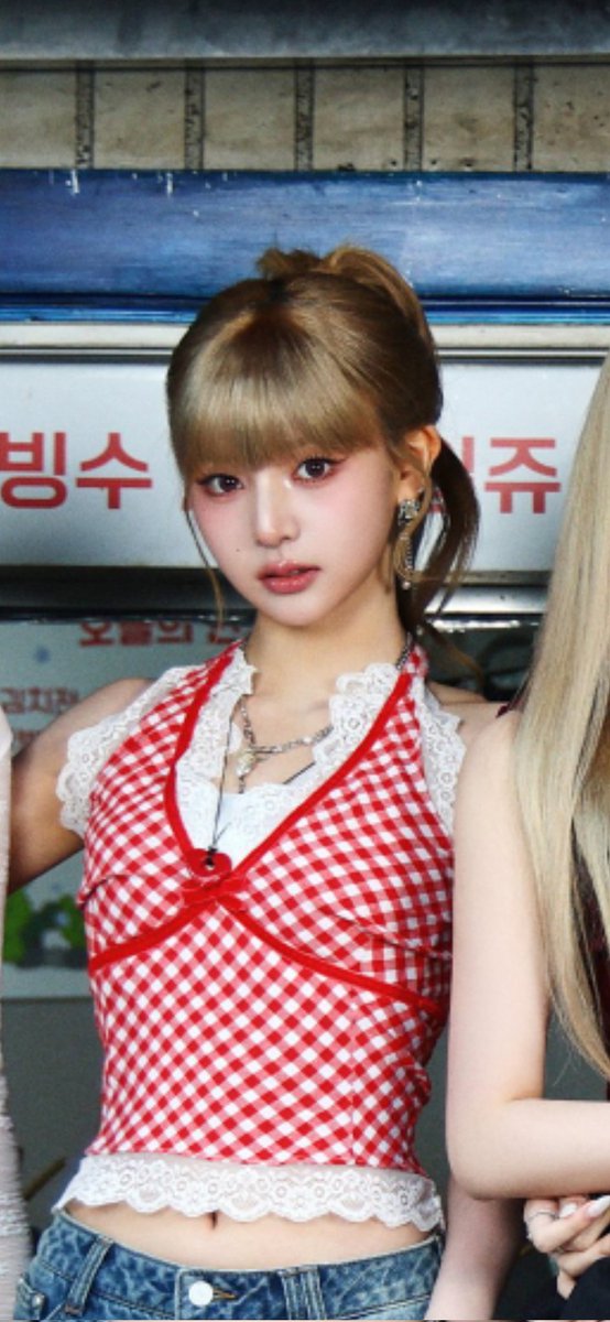 Alona ²⁴ was @/semiluvsm tweet media