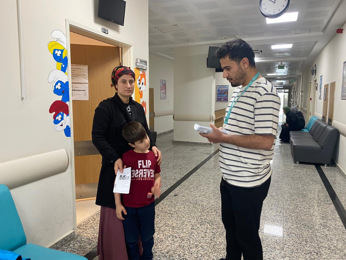 HasankeyfDH's tweet photo. Davranışsal bağımlılıkla mücadeleyi önlemede bilişim teknolojileri ve internetin bilinçli, güvenli, etkin kullanımı için ailelere önerilerde bulunuldu. SANAL DEĞİL, SOSYAL HAYATTA KAL!
@batmanilsaglik https://t.co/YRdX4U6hWy