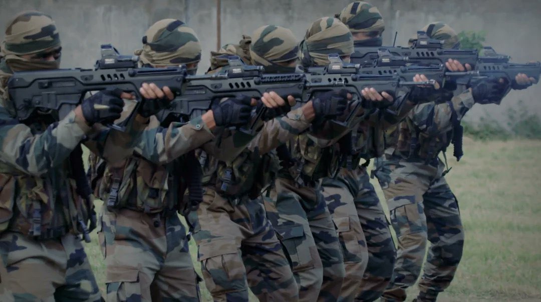 🇮🇳⚡️ Elite training in action with TAR-21 rifles around 2016
Para SF soldiers honing close-combat readiness in high-intensity drills
What this shows: constant focus on speed, precision, and adaptability
Do you think modern infantry training has evolved the most in the last