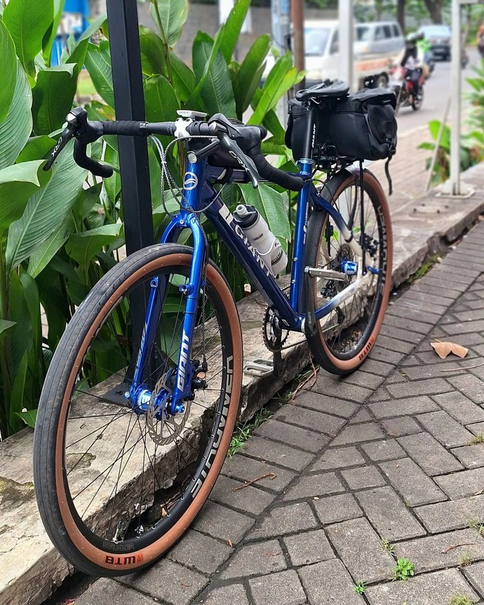 CatEyeBicycle's tweet photo. The most important aspect of a commute oriented bike is reliability, and that is exactly why bike commuters around the world trust #Cateye equipment to get home safely! Our range of #computers and #lights are real-world tested for #durability and #reliability
📸: @giantatx750 https://t.co/Hc9dkqvosR