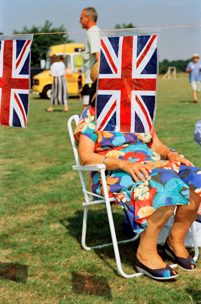 eyeonaxis's tweet photo. The unique details of everyday England in the 1990s by Martin Parr https://t.co/Pmws2JmK3o