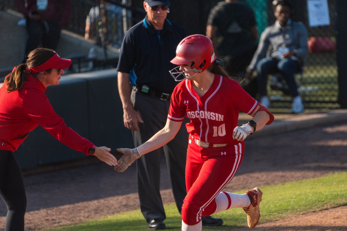 UWStatsInfo's tweet photo. Jaclyn Showalter smashed her 13th home run of the season on Thursday, breaking the @BadgerSoftball freshman record

The Hartland, Wis. native surpassed Chloe Miller's (2014) record of 12

@JaclynShowalter's 13 HRs also rank 4th in UW single-season history overall https://t.co/xOMTVdPfEM
