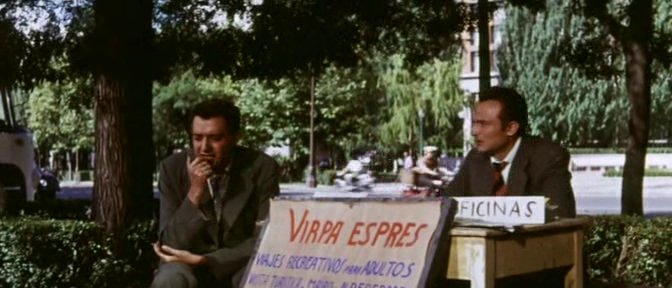 En todas las agencias de viajes se incluyen vistas guiadas a vertederos de gran interés faunístico, no se de qué os asombráis. Y no se cómo no se organizan también a Desguaces Latorre o Puntos Limpios.
Será un aspecto a estudiar. Muy de Viajes Recreativos para Adultos...